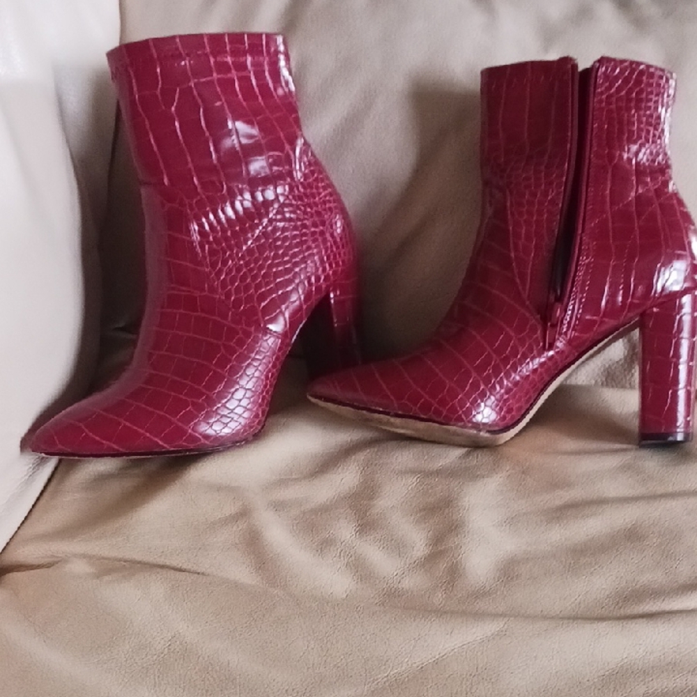 Elegant Burgundy Croc-Embossed Ankle Boots